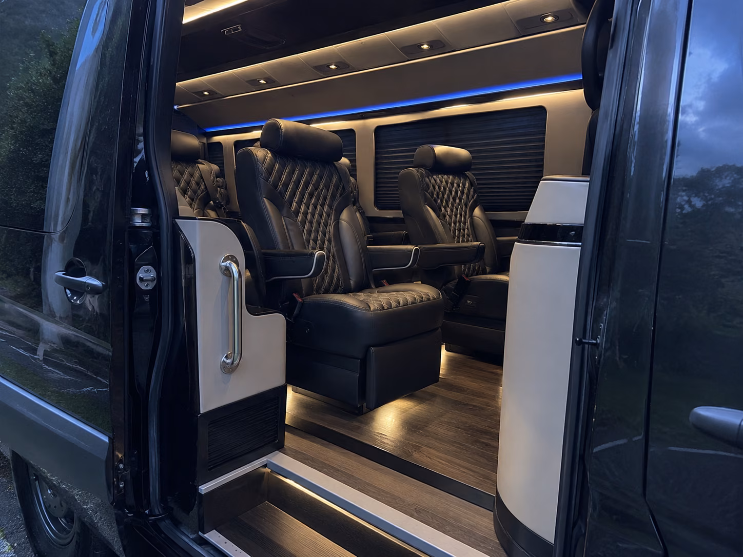 easily book transportation for your next prom 3